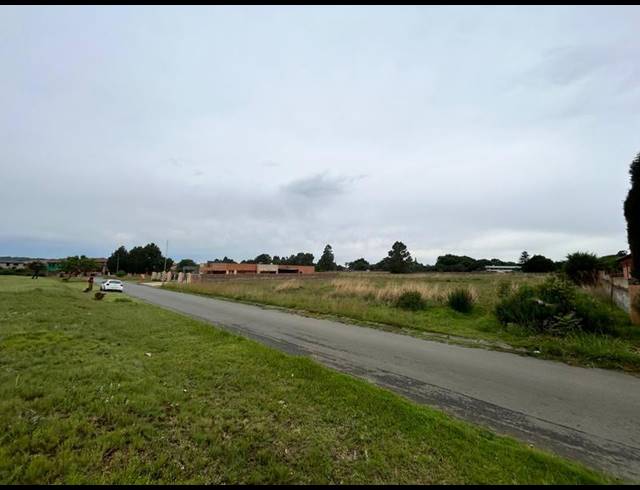 LAND FOR SALE IN SELCOURT